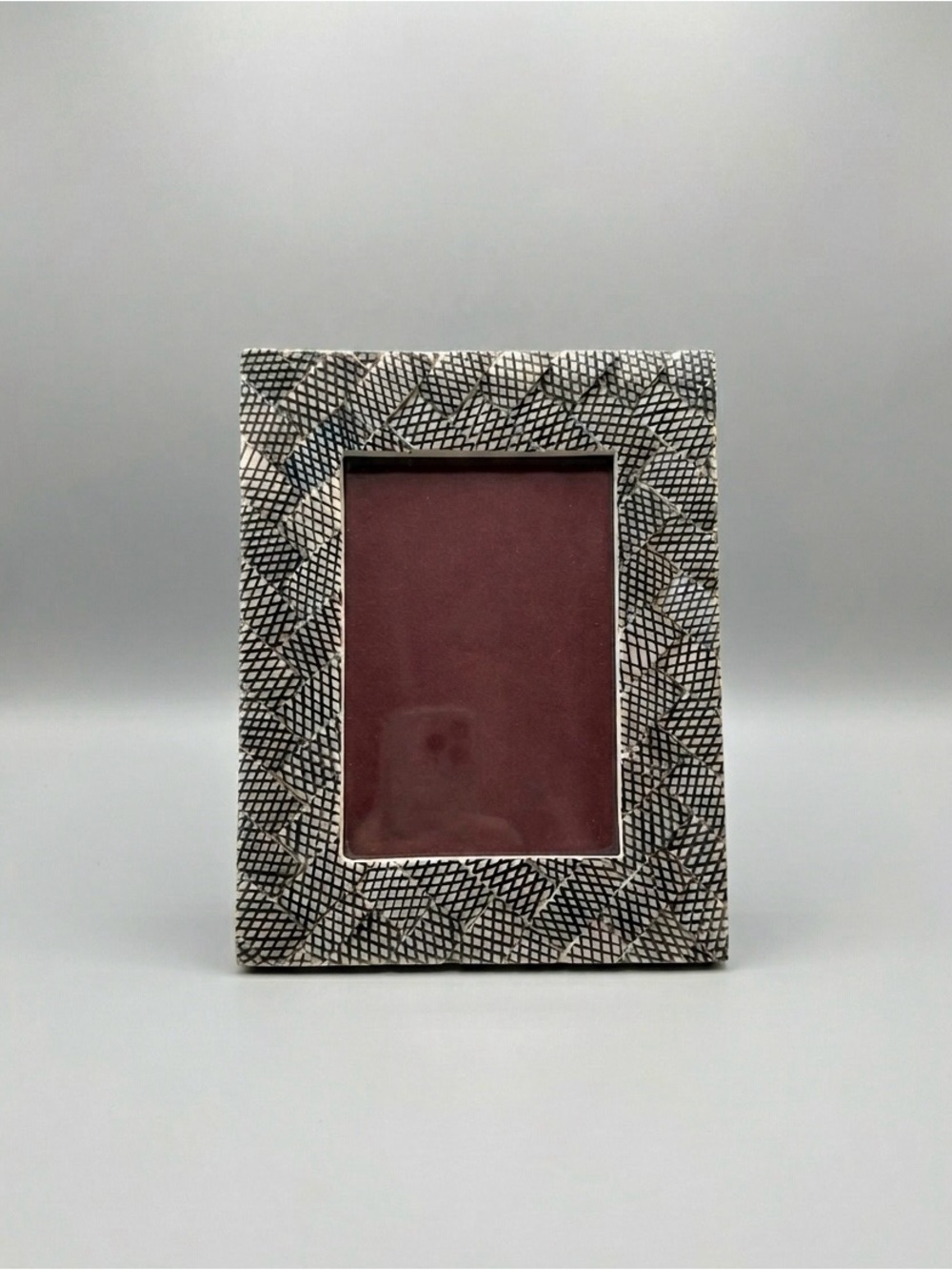Tozai Home Handmade Inlay Photo Frame – Black & White Graphic Minimalism